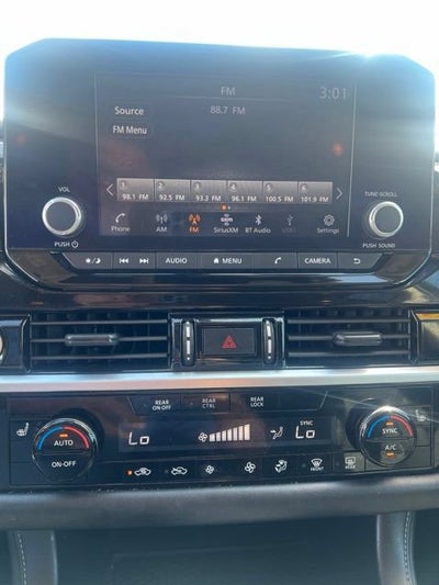 2024 Nissan Pathfinder SV