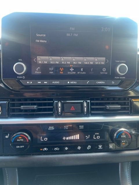 2024 Nissan Pathfinder SV