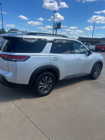 2024 Nissan Pathfinder SV